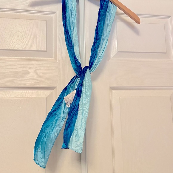 BUNDLE ITEM ONLY Yves Rocher Blue Silky Ombre Crinkle Scarf - Picture 1 of 2